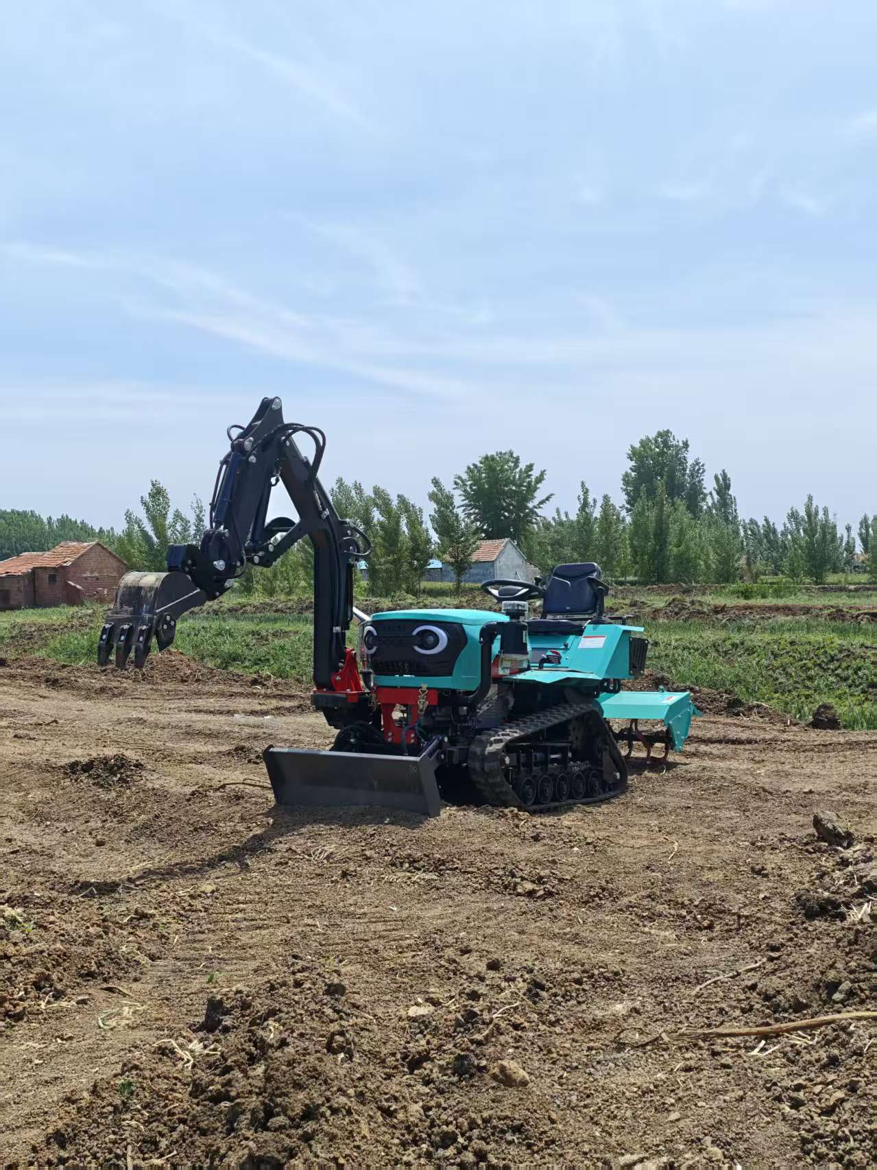 Agriculture Farming Land For Sale - Duży traktor gąsienicowy o dużej mocy
